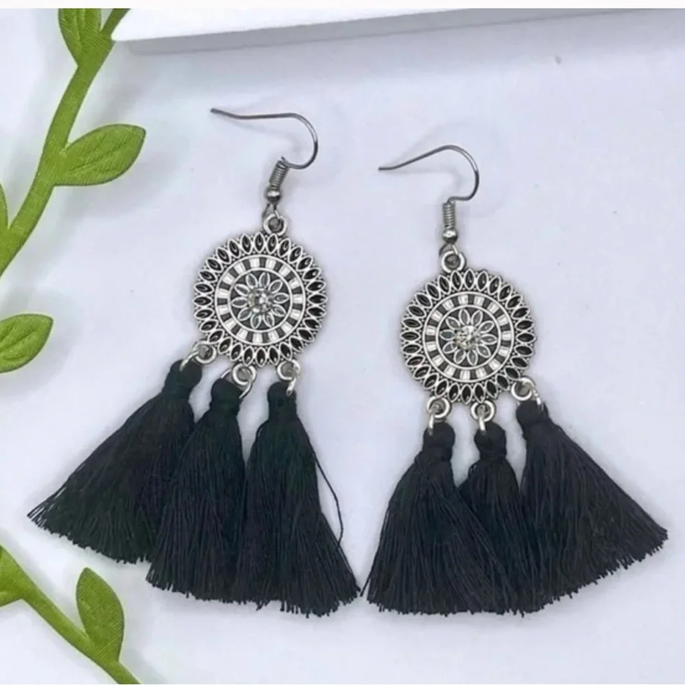 NWT Cute Black Fringe Tassel Bohemian Style Pierced Earrings w/ Silver Accents!